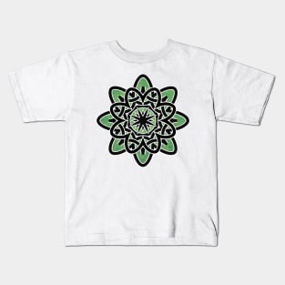 Celtic Knot With Green Background Kids T-Shirt